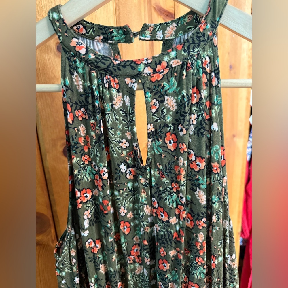 Woman’s Floral Romper - Picture 2 of 5